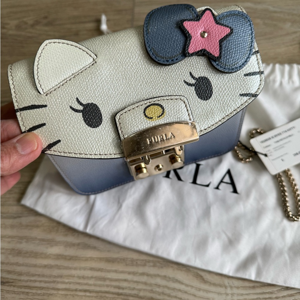 NWT Furla x Sanrio Hello Kitty Metropolis Mini Crossbody Pearl White Blue - Picture 4 of 7